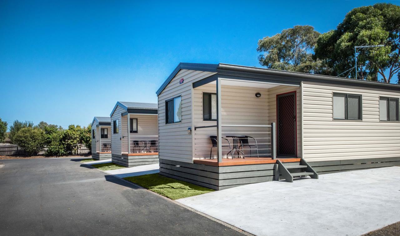 Pakenham Caravan Park Hotel ภายนอก รูปภาพ